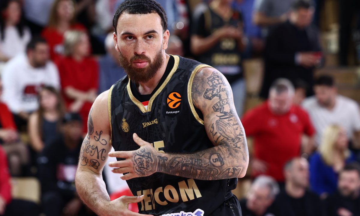 Mike James Signs with Barcelona!