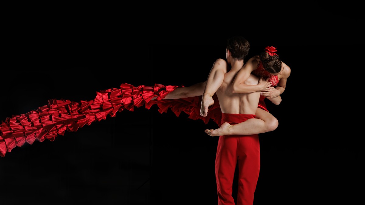 Anabel Lopez Očoa Unveils "Negde izvan planeta" at Novi Sad's Serbian National Theatre