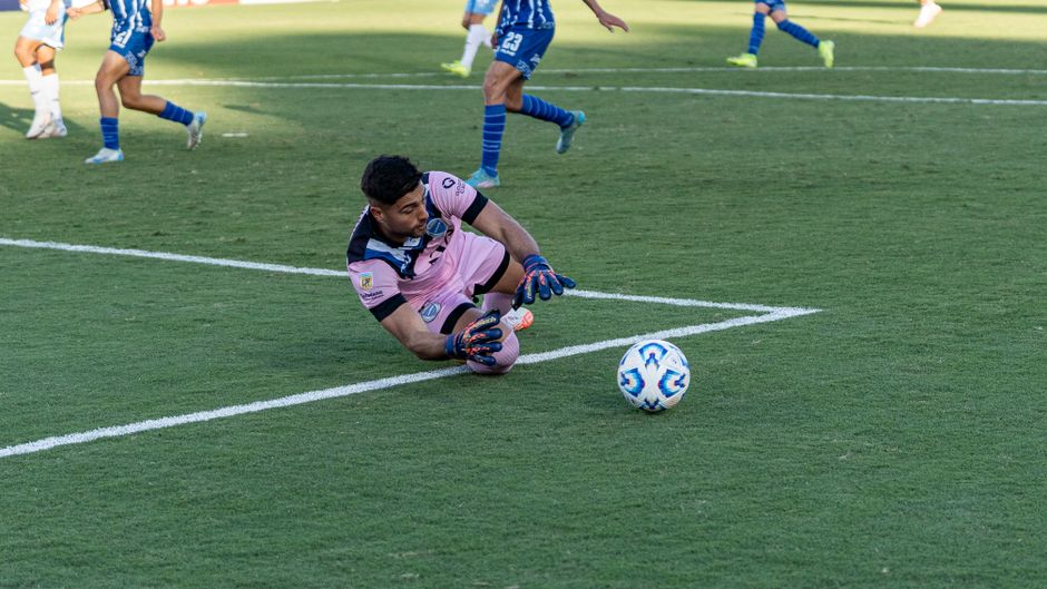 Saudi Arabia vs Uruguay football match action