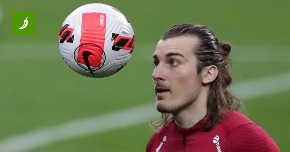 TURKEY'S WORLD CUP SHOCK: PLAYERS CAUGHT SMOKING ON BALCONY