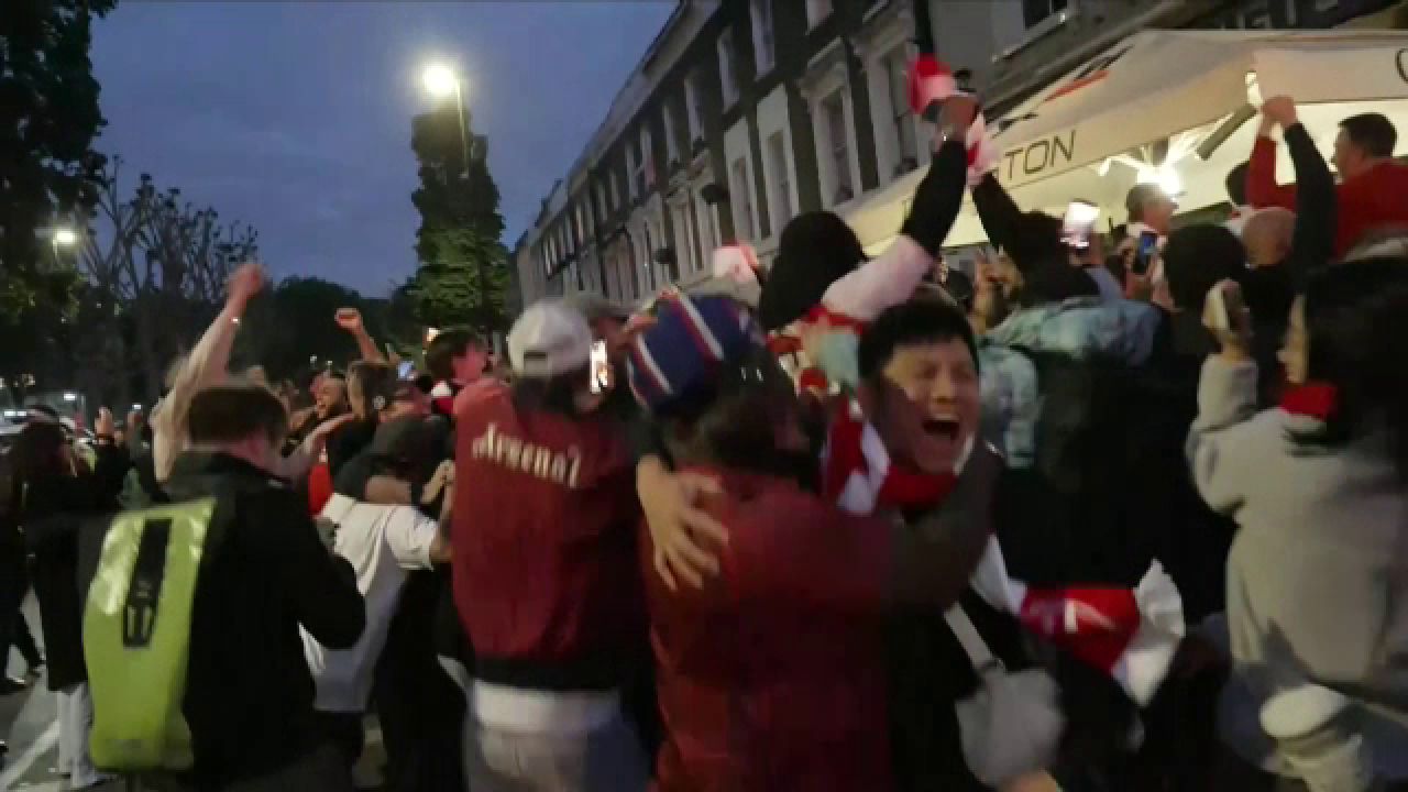 Arsenal Fans Celebrate as Gunners Win Premier League