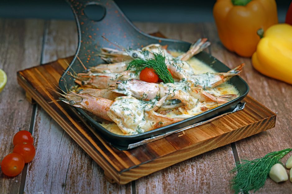 Grilled scampi Black Sea garlic lemon plate restaurant table