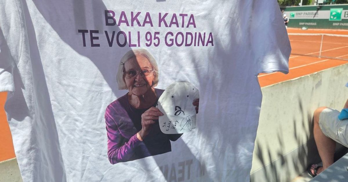 95-Year-Old Grandma Kata: The Ultimate Novak Đoković Fan Gets Signed Cap