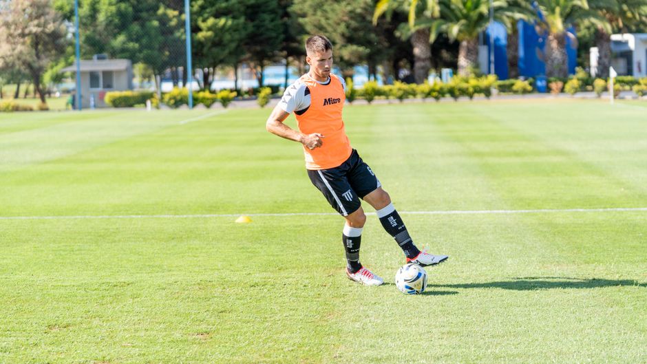 Dennis Draguș FC Lorient training session action shot