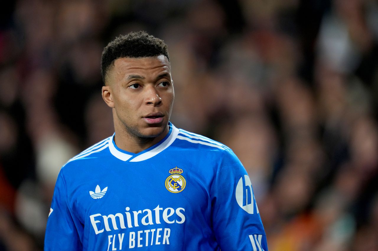 Mbappe's Ultimatum: Trophies Over Records Before Deschamps' Exits