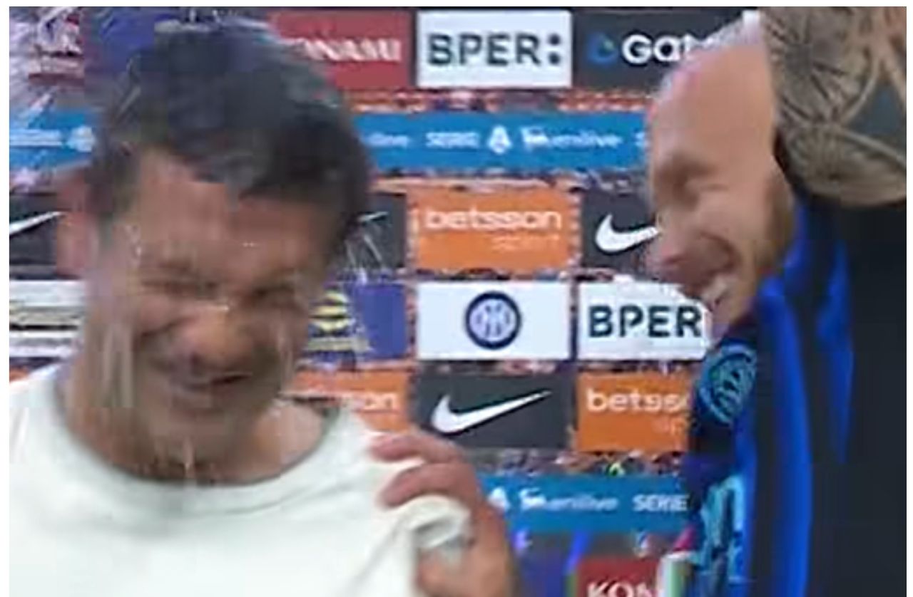 Romanian Coach Cristi Chivu Celebrates Inter's 21st Title With Champagne
