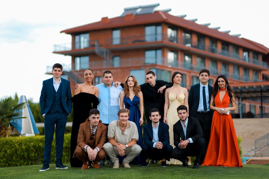 Kara Sevda Turkish drama series cast photo