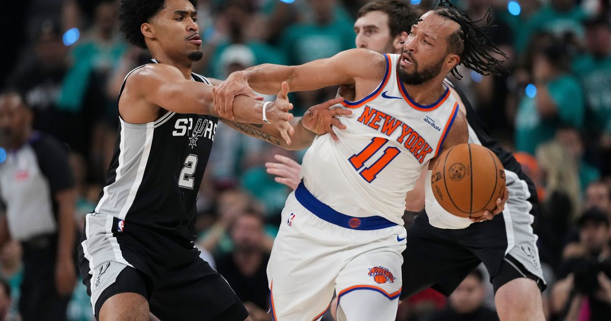 Knicks Erase 29-Point Deficit, Stun Spurs in Game 4 Thriller