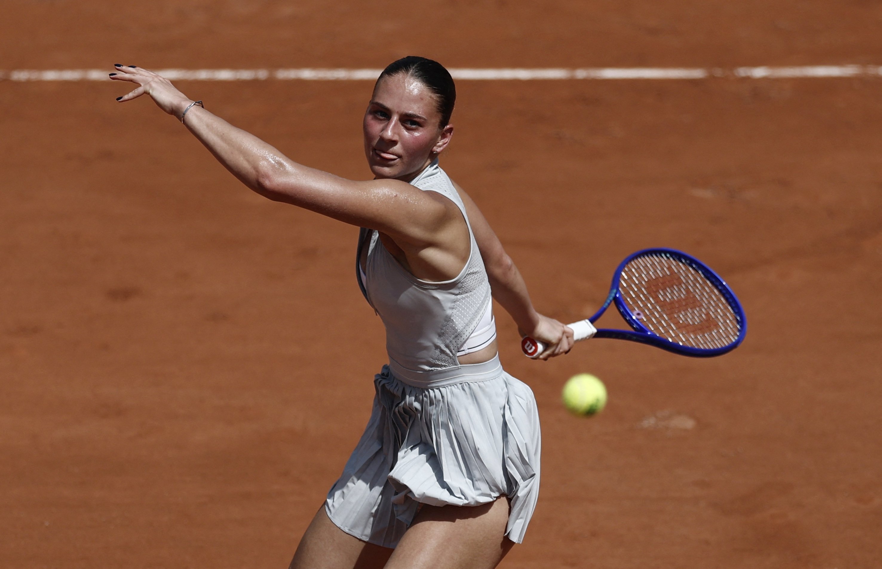 Kostyuk Advances at French Open Hours After Kyiv Missile Strike