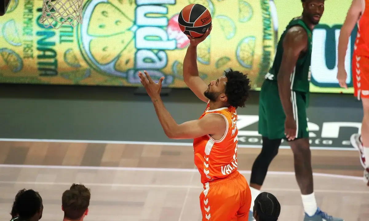 Panathinaikos Struggles in Game 3 as Valencia Takes Lead at Half-Time