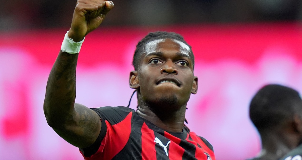 Leao's Signal Ignites Istanbul: Galatasaray Eyes Milan Star