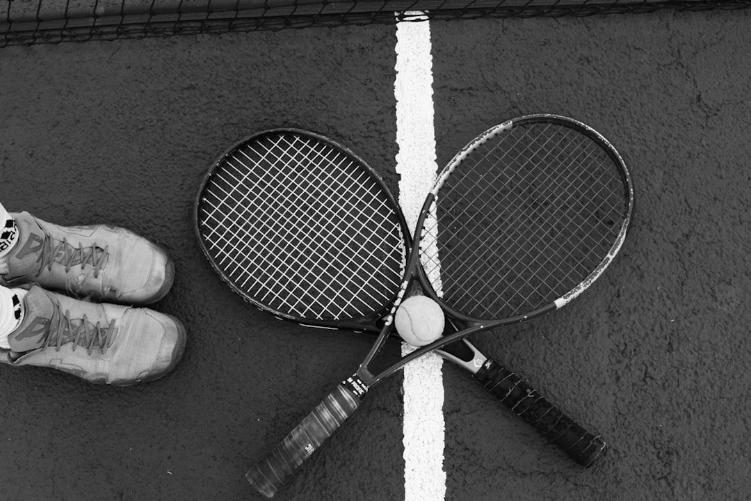 Magda Linette tennis serve hard court