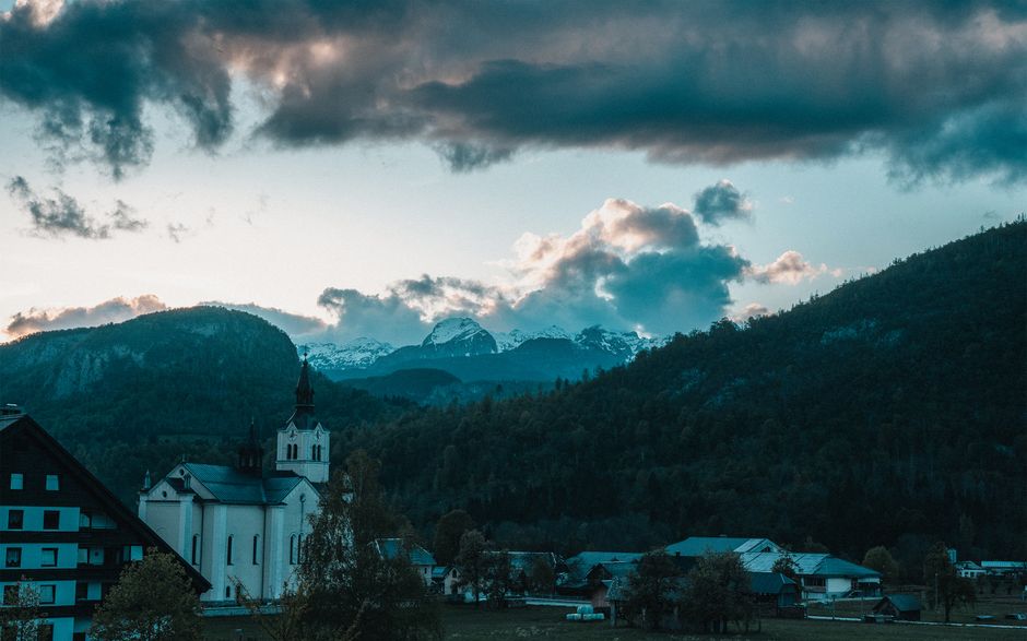 Štanjel Slovenia hilltop village medieval streets sunset