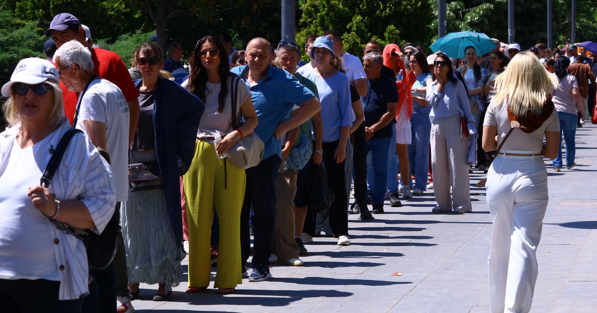 Serbian Celebrity Chef Milan Jankovic Meets Believers at St. Sava Temple