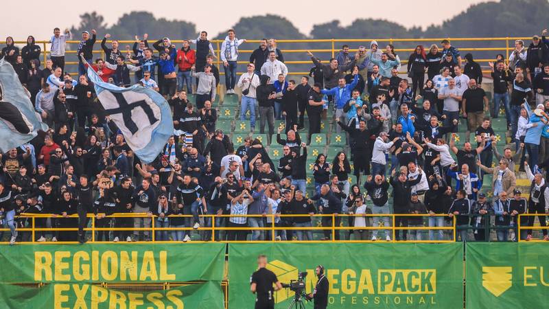 Armada Exits Stadium Mid-Match in Pula