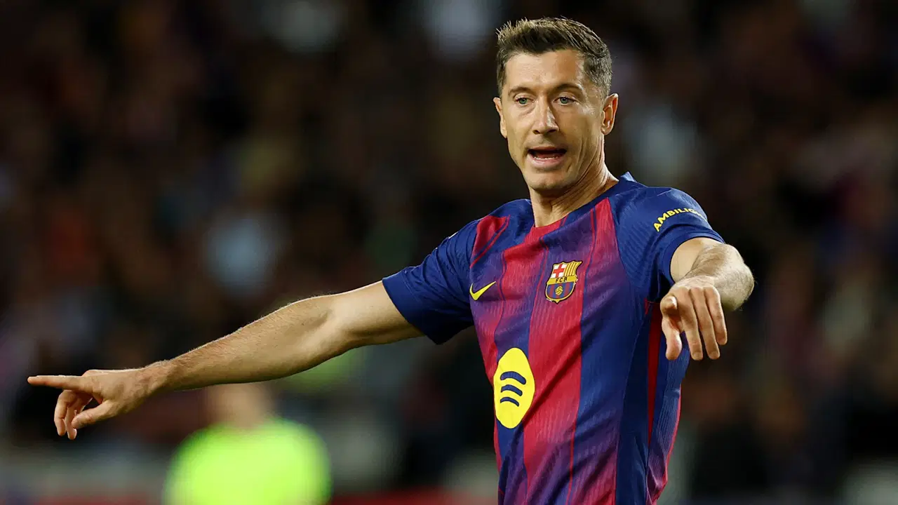 Lewandowski Announces Departure from Barcelona at Season's End