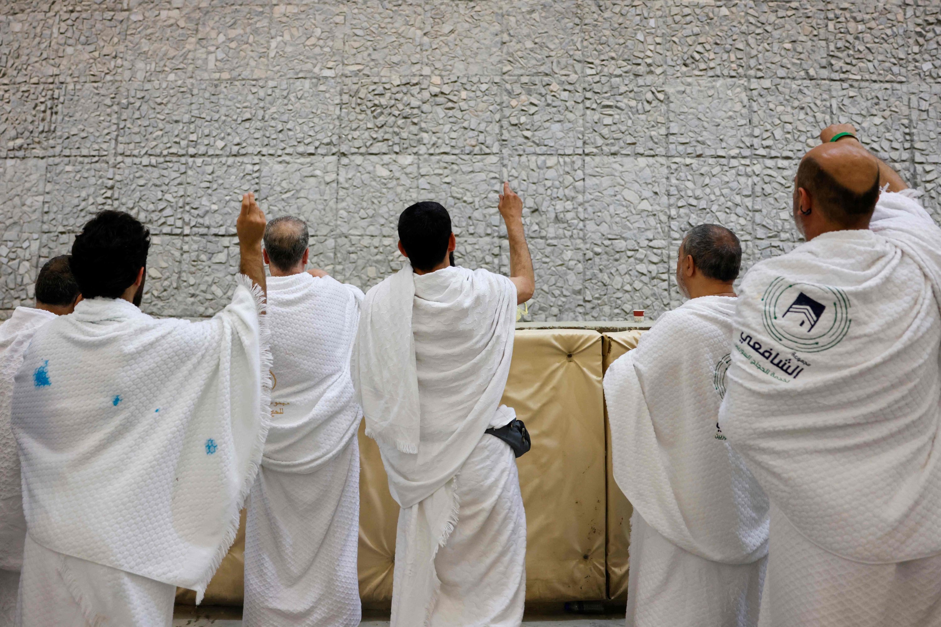 Hajj Climax in Mina: Millions Perform Stoning Ritual Amid Heat and Tensions