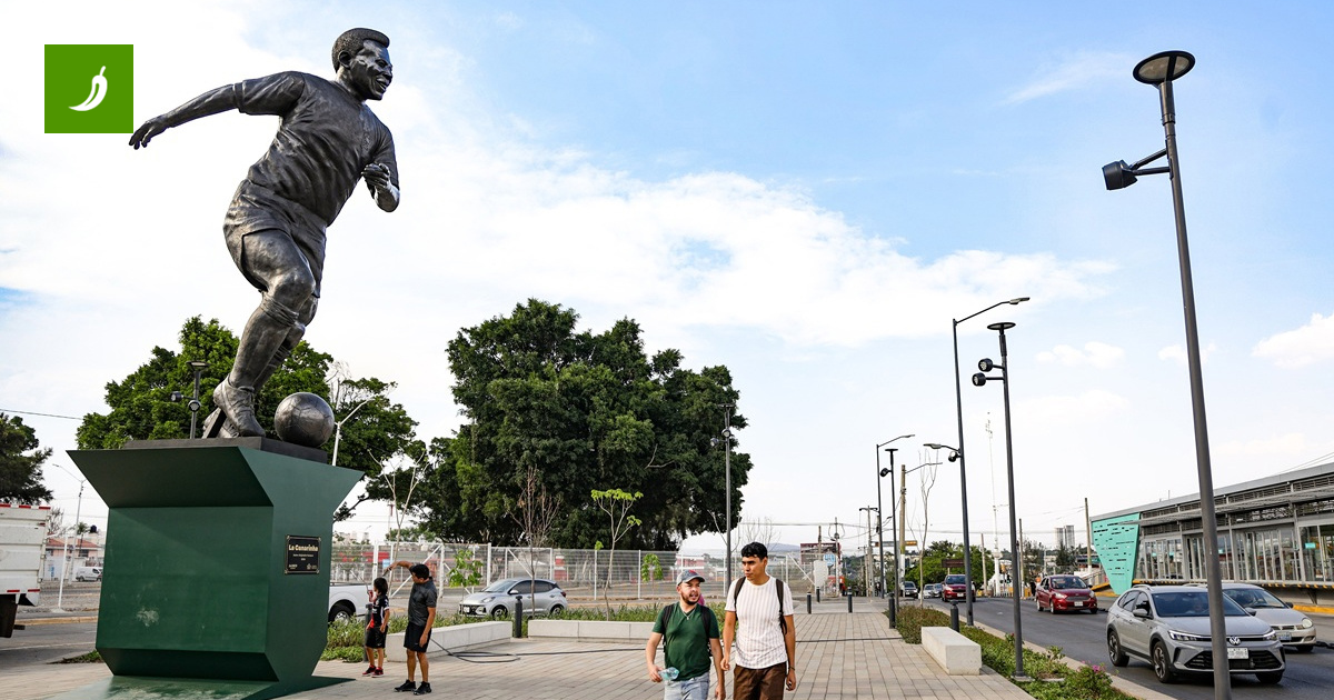 Statue of Pelé Unveiled in Guadalajara, Mexico