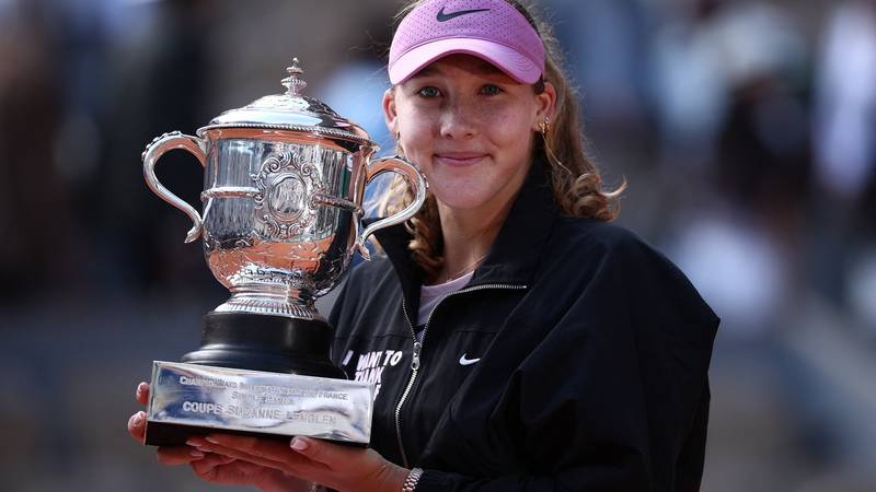 Andrejeva Stuns Paris: Teen Sensation Claims First Grand Slam