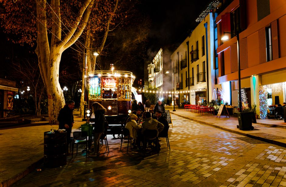 Bucharest Lipscani district restaurants evening