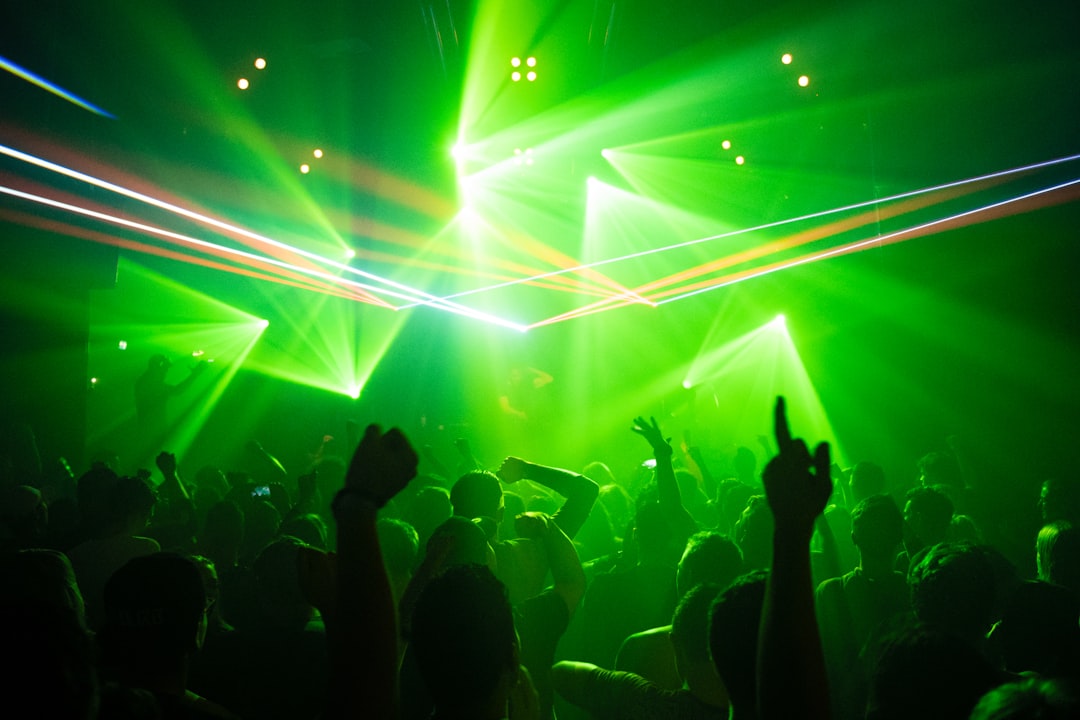 Prizren club nightlife dancing crowd