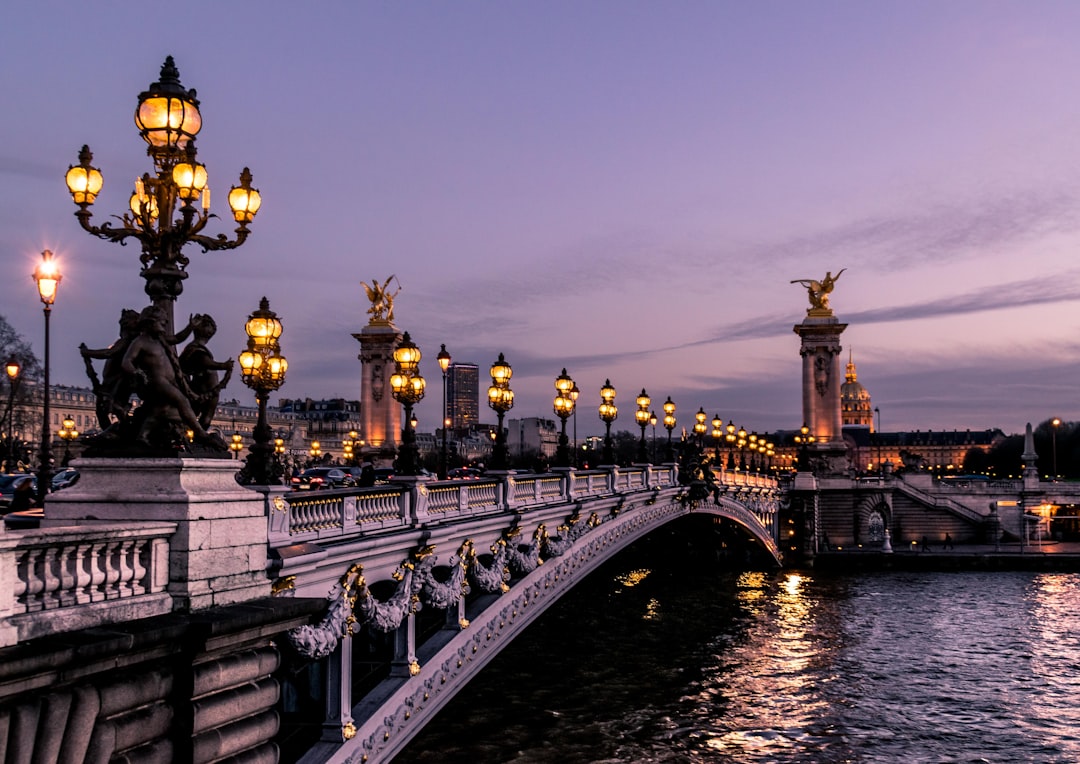 France Downgrades Growth Forecast Amid Energy Price Surge, Raising Concerns for Balkan Trade Partners