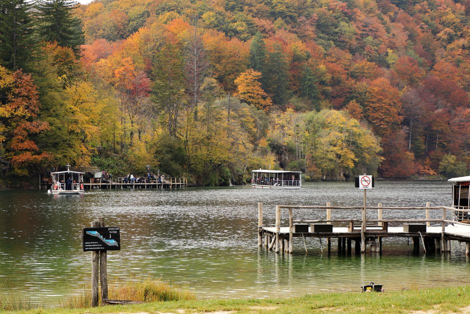 Plitvice Lakes Croatia trailhead wooden signs map boardwalk start