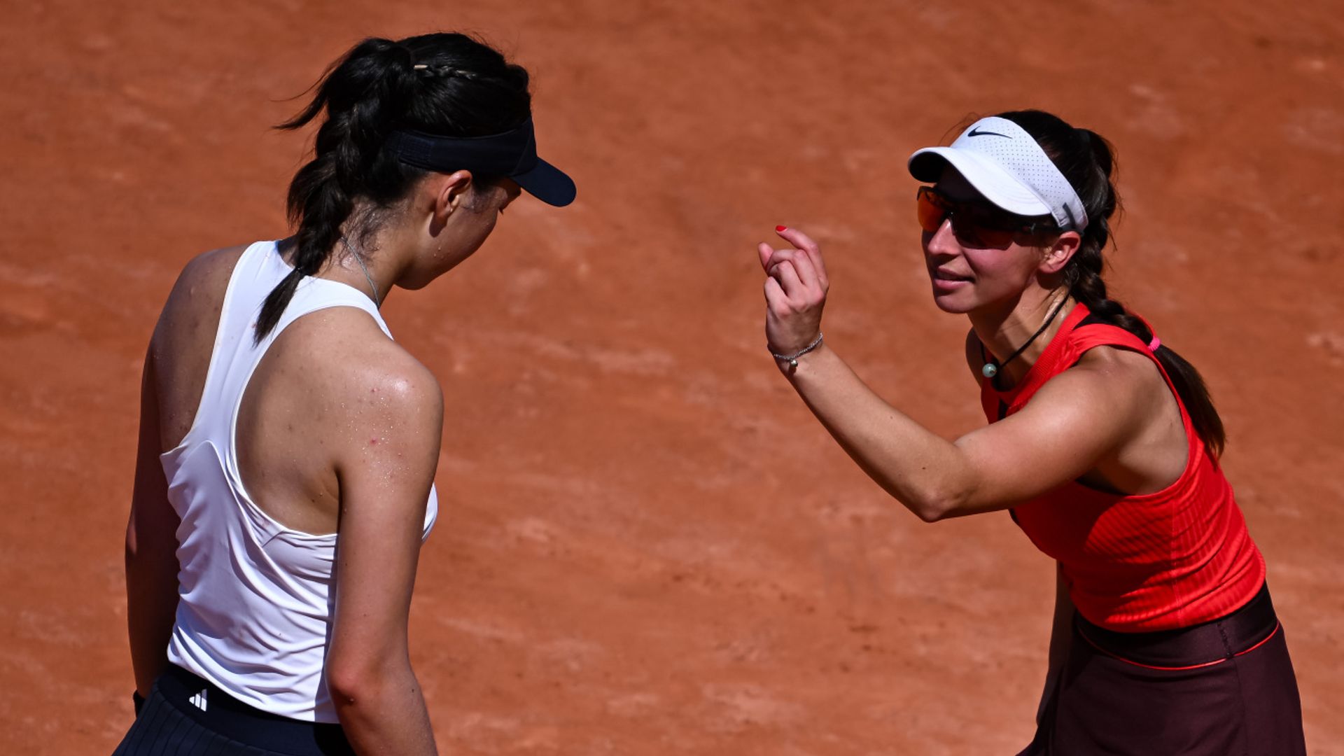 Handshakes, Hawk-Eye & Heat: Korpatsch Storms Past Wang at Roland Garros