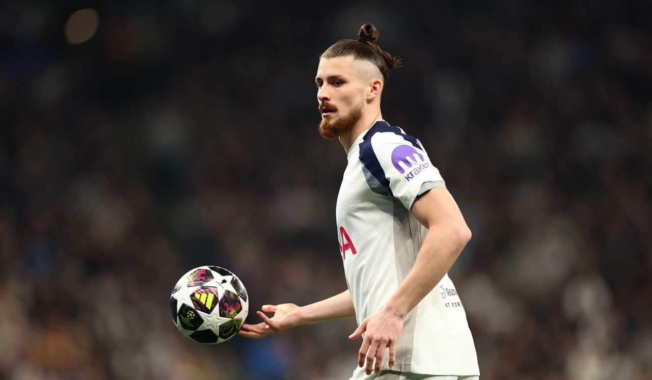 Brits Call for Immediate Sale of Radu Drăgușin