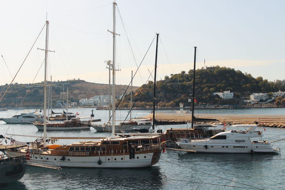Bodrum old harbor restaurants seafood dinner view