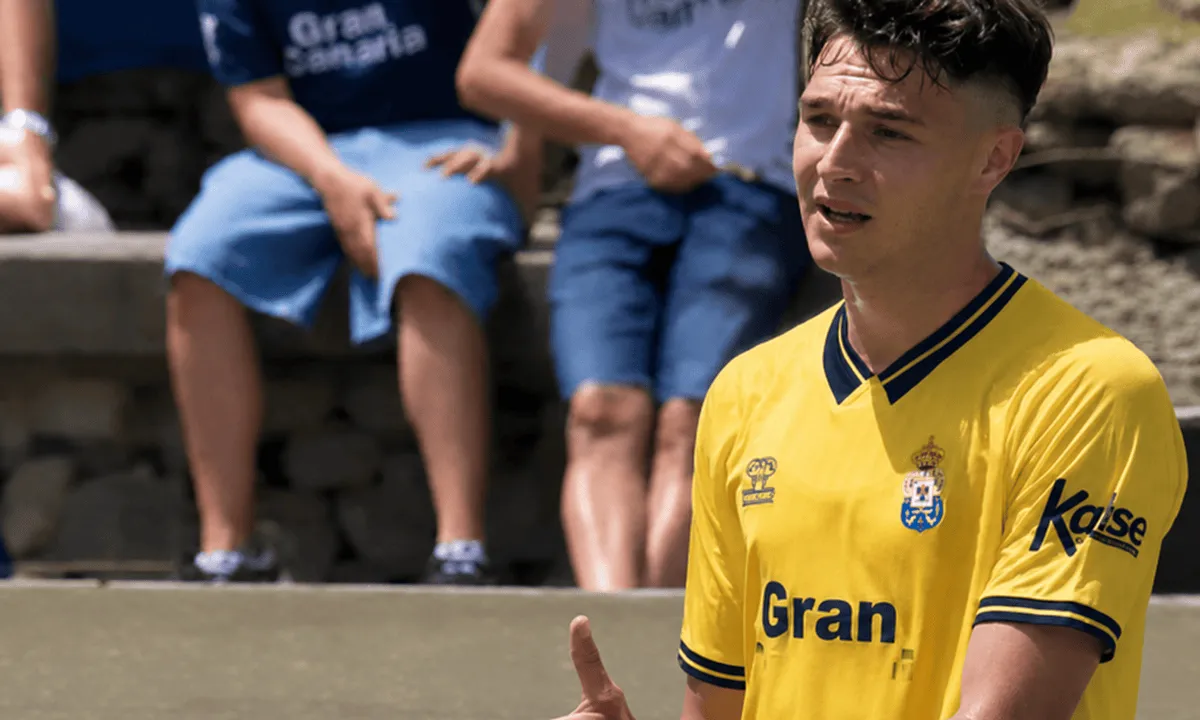 Olympiacos Chases Marmol: The Left-Footed Puzzle