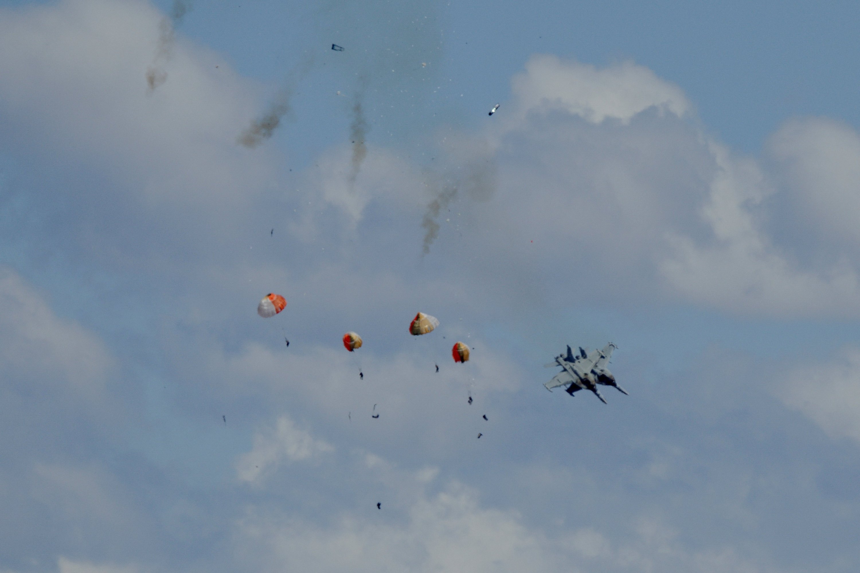 US Navy Jets Collide, All Crew Members Safe After Air Show Crash
