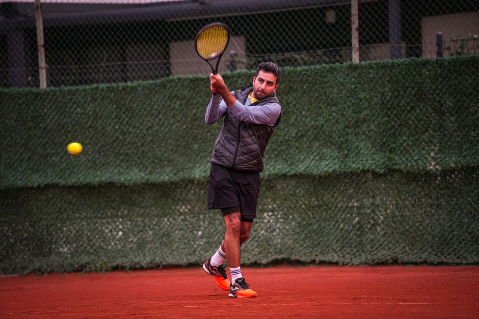 Novak Djokovic backhand tennis court focus