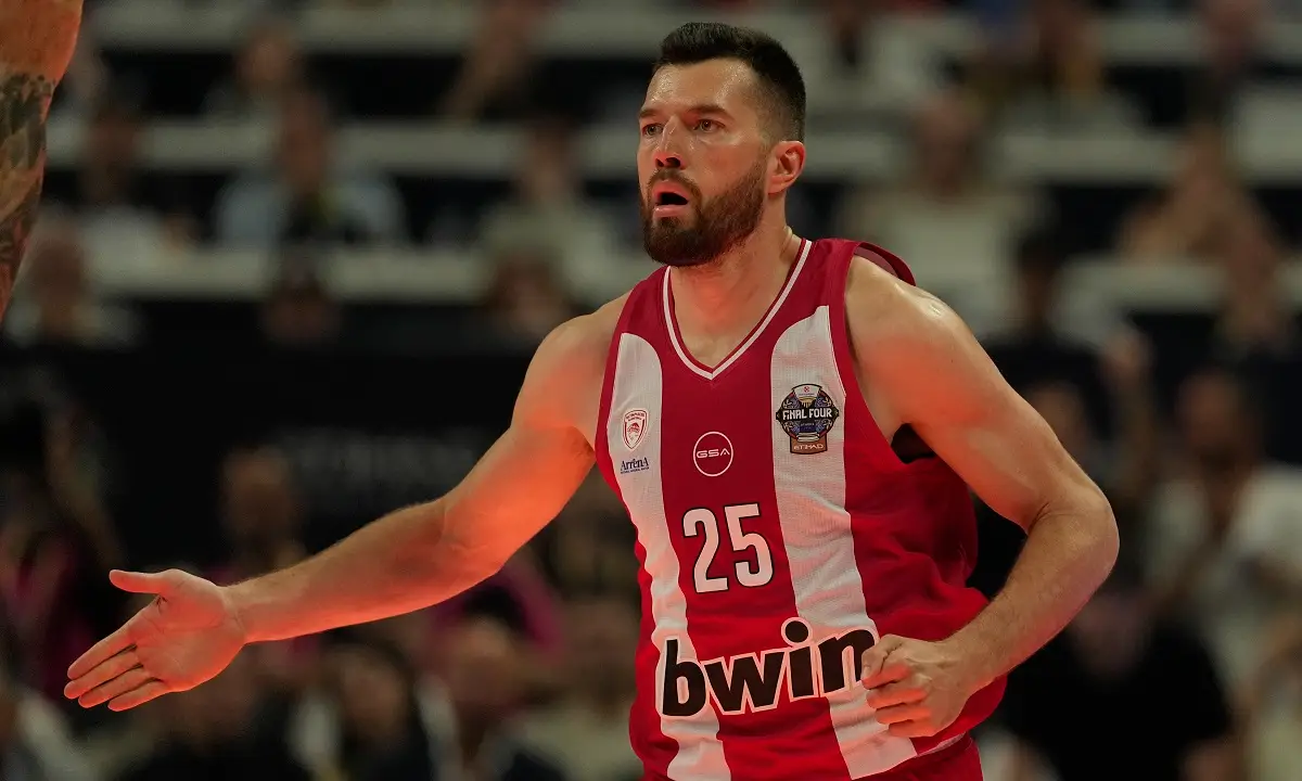Olympiacos - Fenerbahce: Peters' Response to All