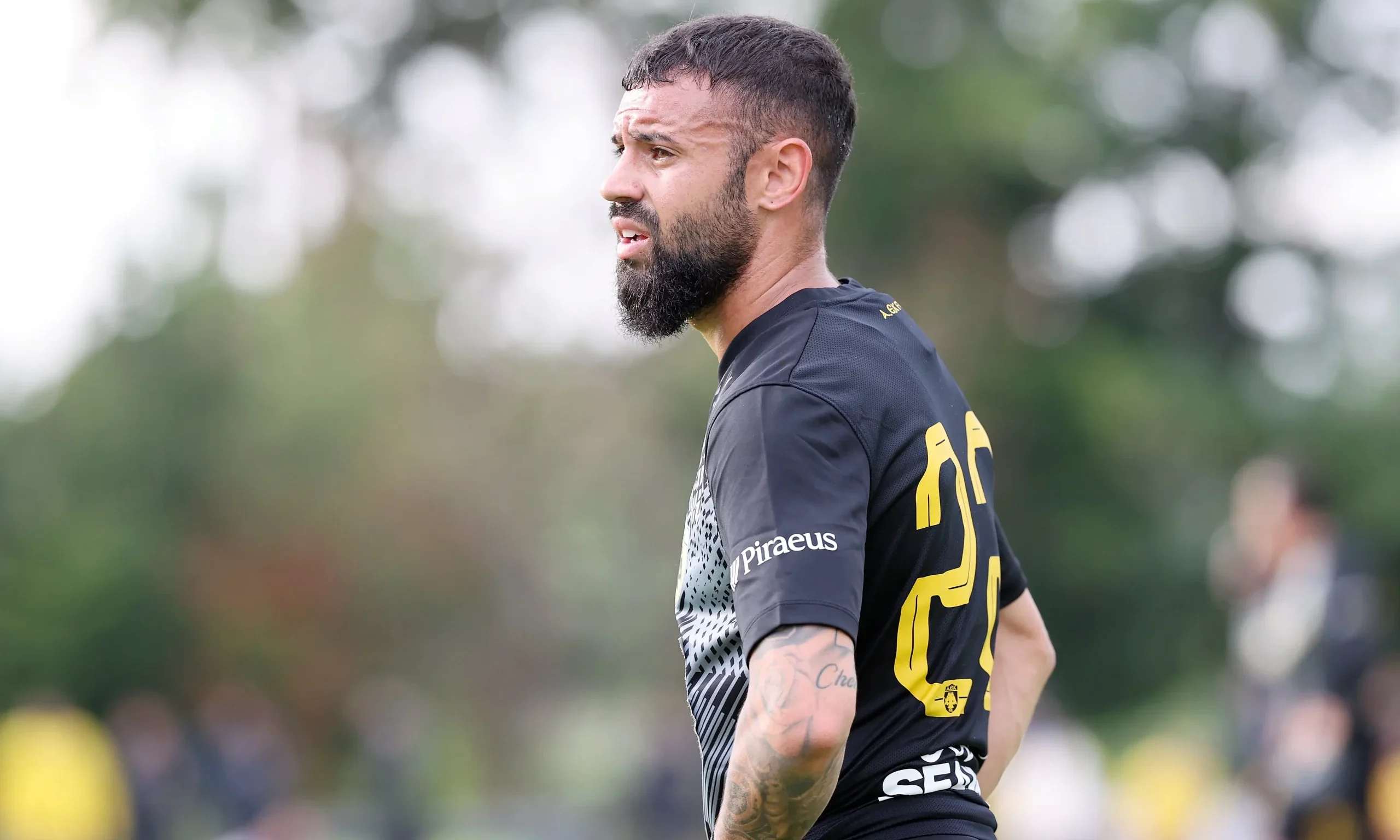 Aris Targets AEK Athens Midfielder Paulo Fernandes Amid Contract Talks