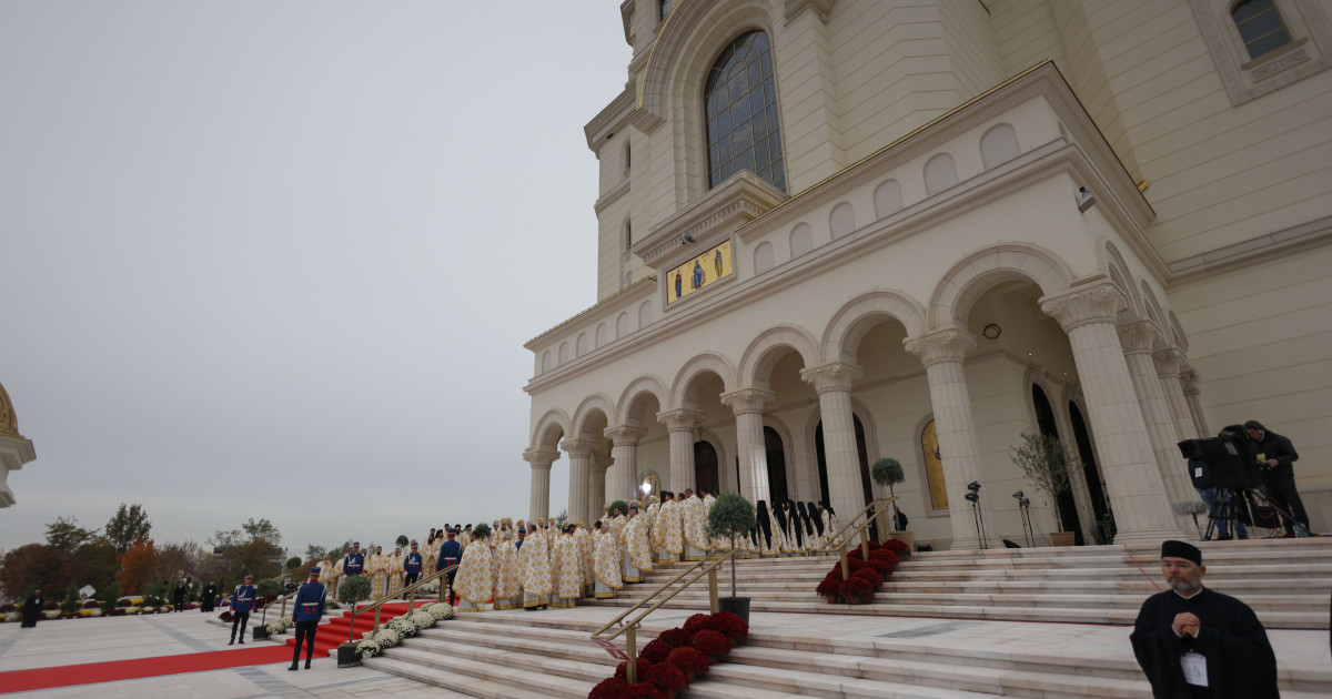 Two Romanian Cathedrals Celebrate Their Feasts on the Same Day, Next Occurrence in 2099
