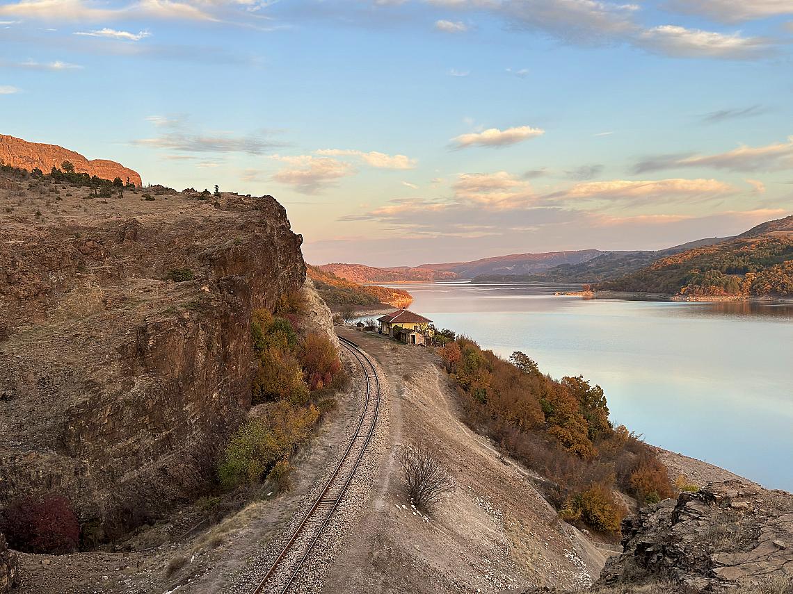 Special Tourist Train to Reveal Scenic Views Near Studen Kladenets Lake