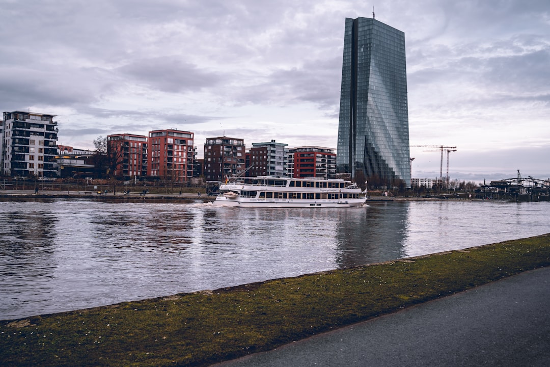 ECB Cuts Rates to 3.15%, Sparking Debate on Inflation and Balkan Growth
