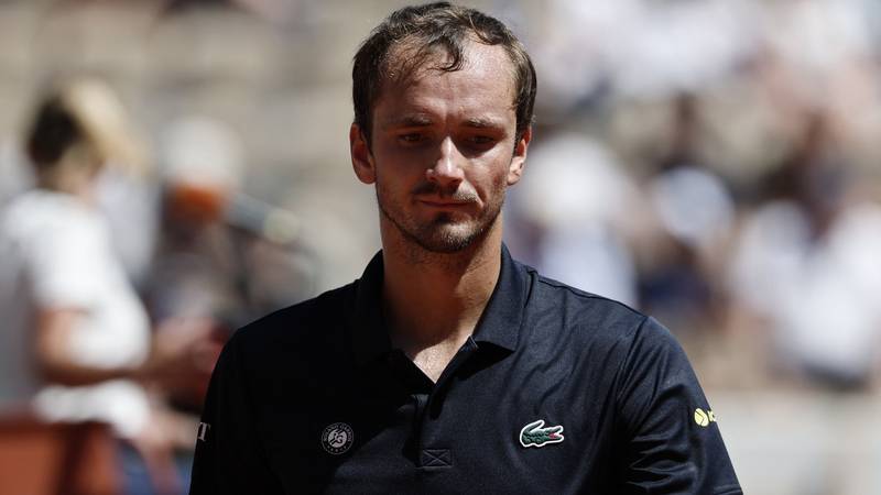 Medvedev's Paris Curse Continues; Mektić Marches On