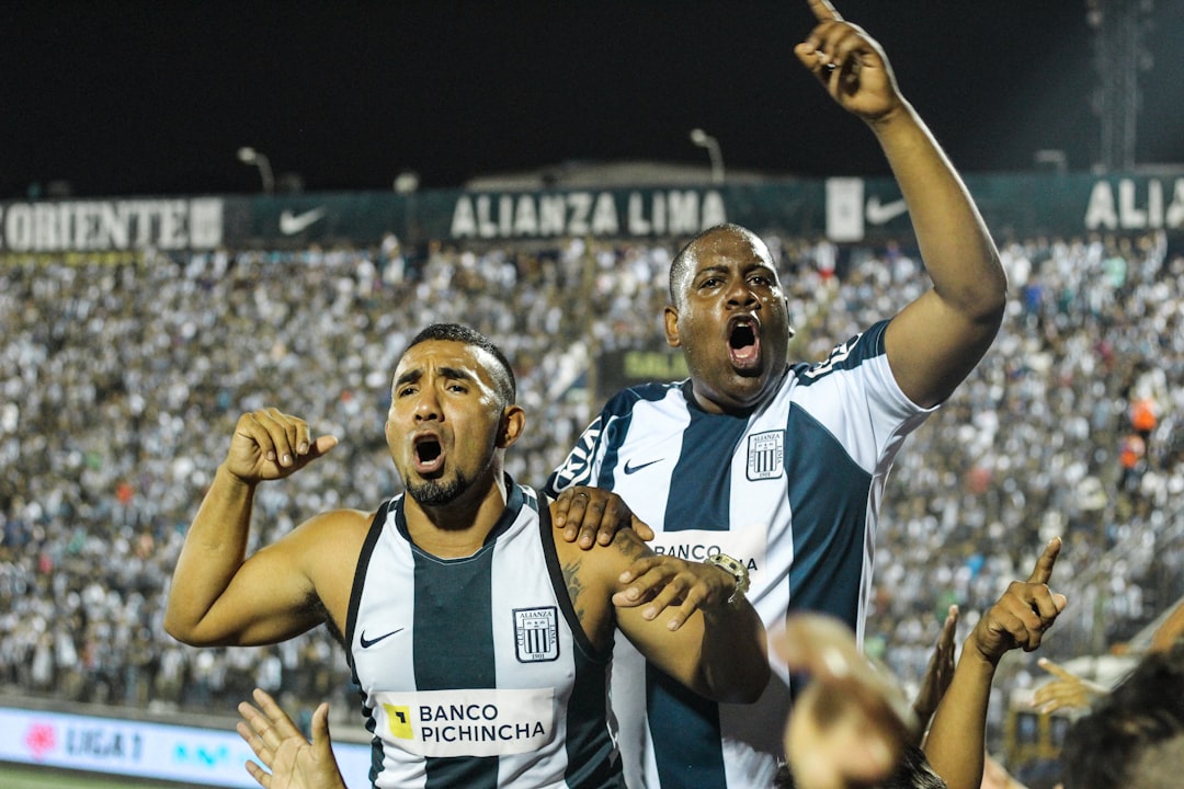 Julian Alvarez celebrating goal Manchester City kit