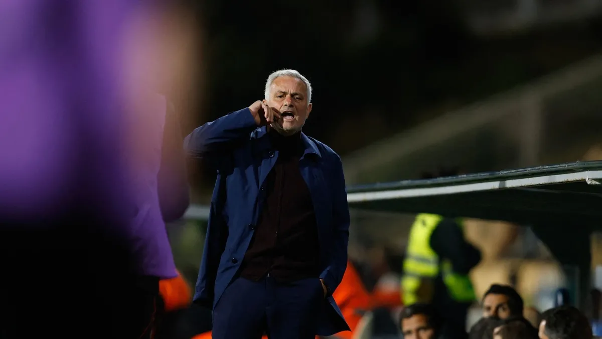 Mourinho Guides Benfica to Unbeaten Third Place