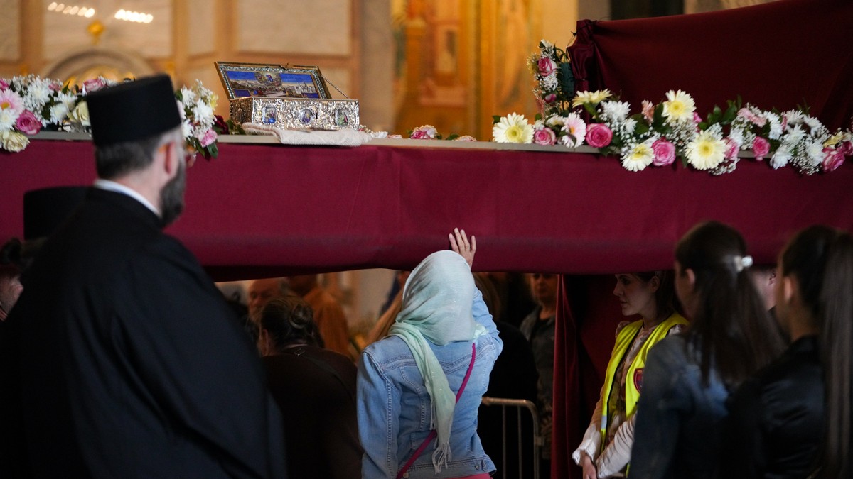 Sacred Belt of Virgin Mary Leaves Serbia After 800,000 Visitors