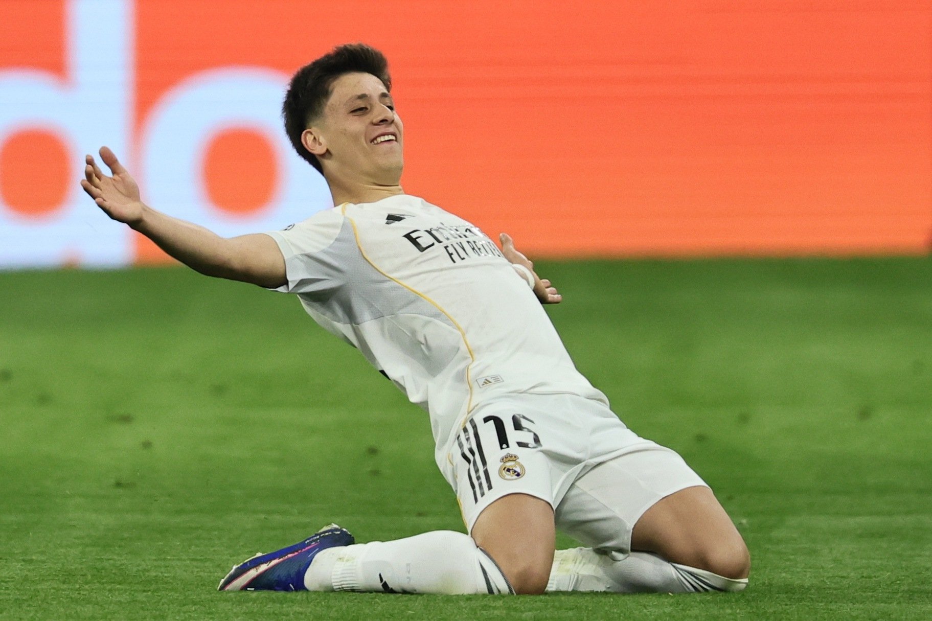Arda Güler Wins UEFA CL Breakthrough Award, Kvaratskhelia Takes Top Prize