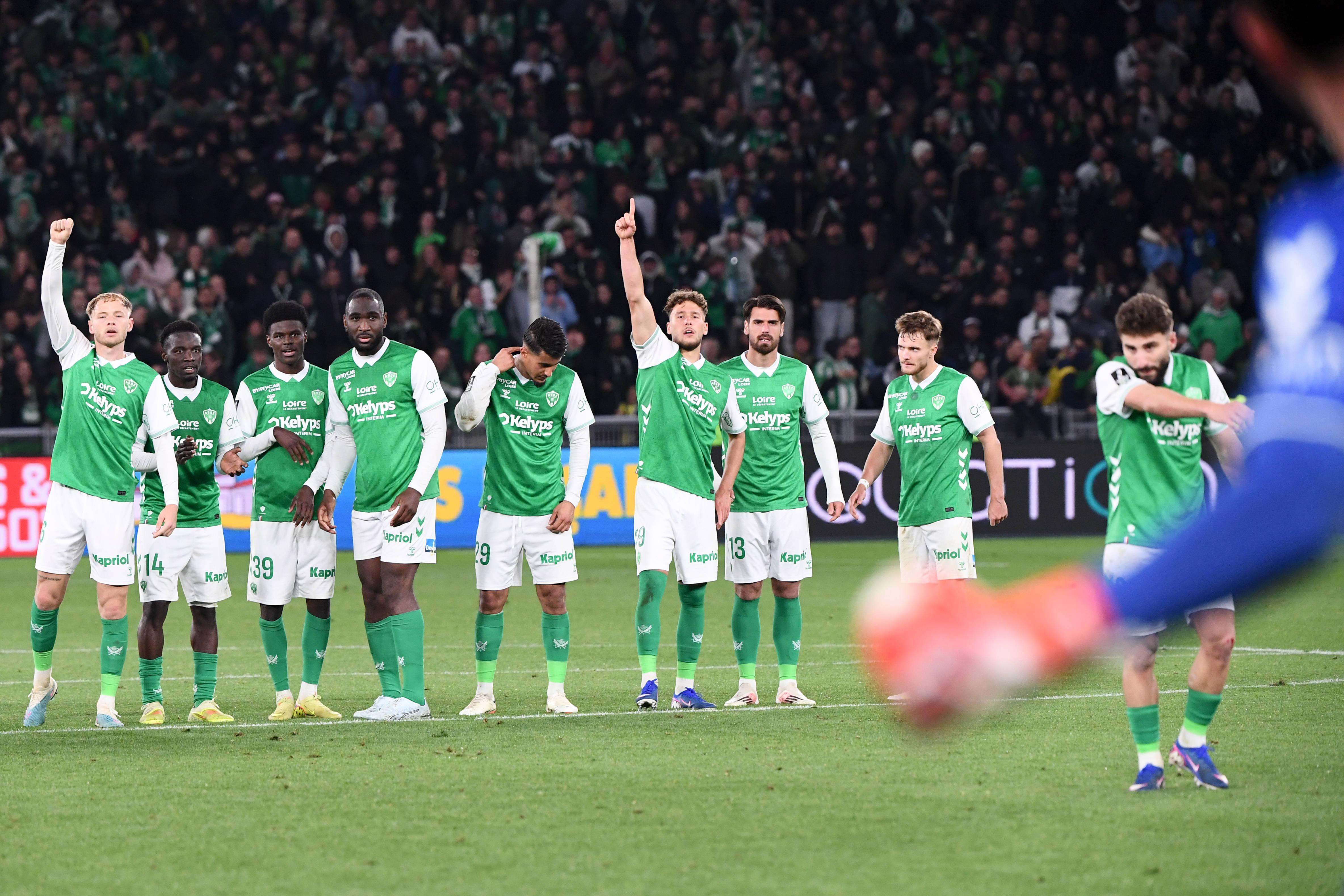 Saint-Etienne Inches Closer to Ligue 1 Return with Penalties Thriller