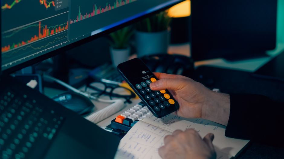 Investors trading on Bucharest Stock Exchange floor