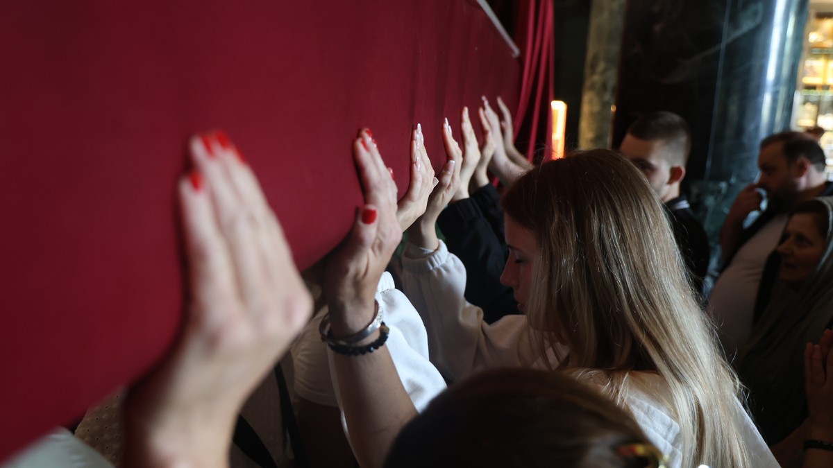 The Holy Belt's Final Stand: Belgrade Bows Before Relic Returns to Mount Athos