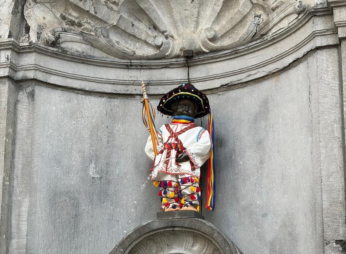 Brussels' Manneken Pis Dons Romanian Costume