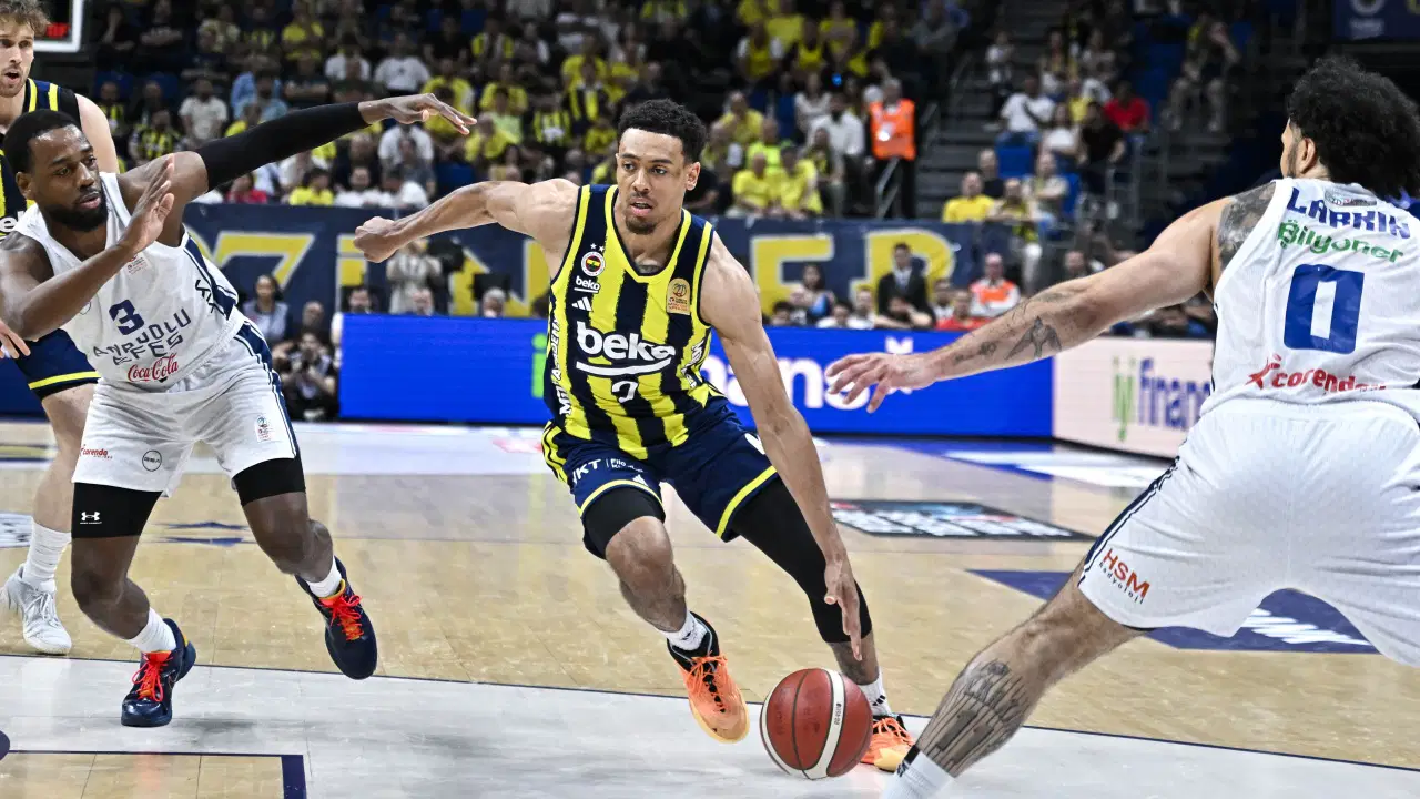 Fenerbahçe Beckos Take Command! 73-72 Thriller Seals 2-0 Lead
