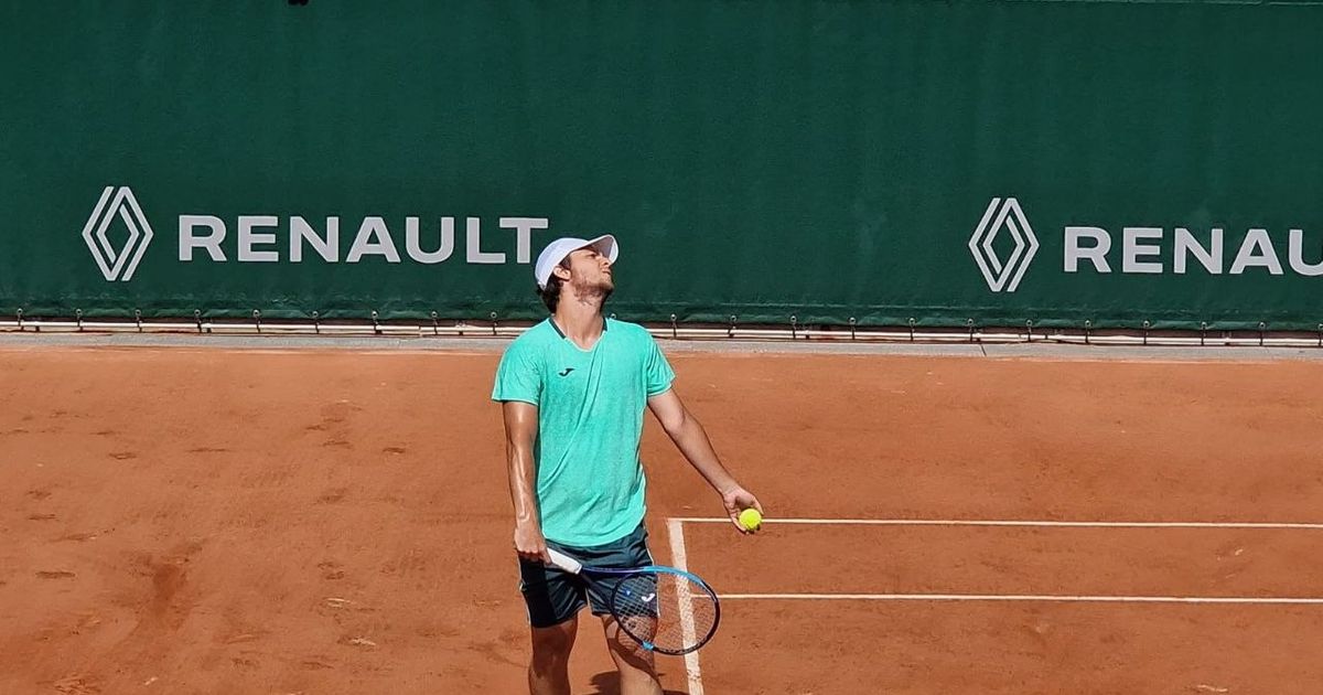 Kecmanović Crumbles After Leading at Roland Garros