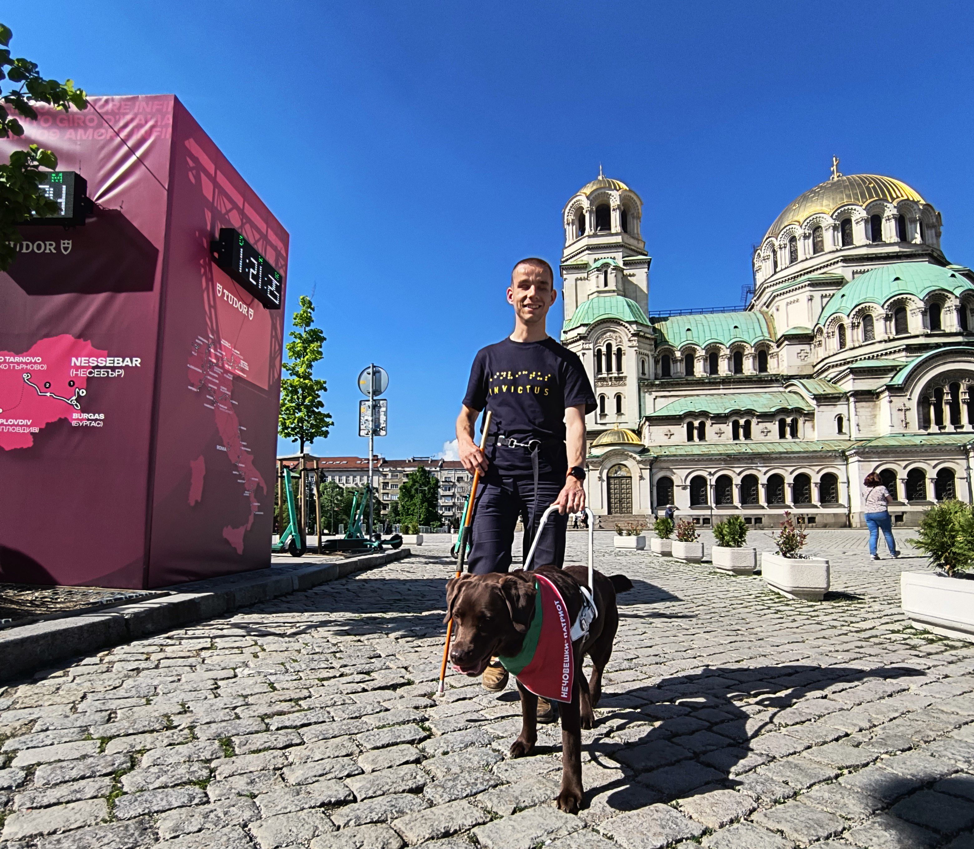 Singur pe bicicletă: Viktor Asenov nevăzându-și îndreptat spre un nou provocator în Sofia